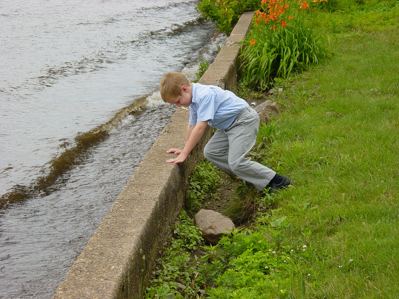   ~~  Is he pushign that Pen Ryn Mansion bulkhead into the river?