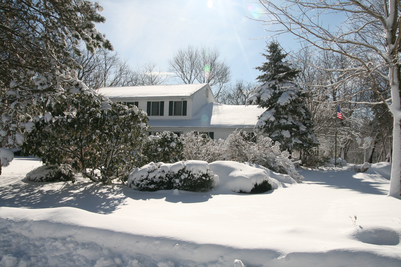 Snow on roof  ~~  so glad I spent the $1,800 getting that bad roof job fixed and the rubber roof damn done right!  Oh, just did the other side for $600 when it leaked into the family room a few weeks ago.