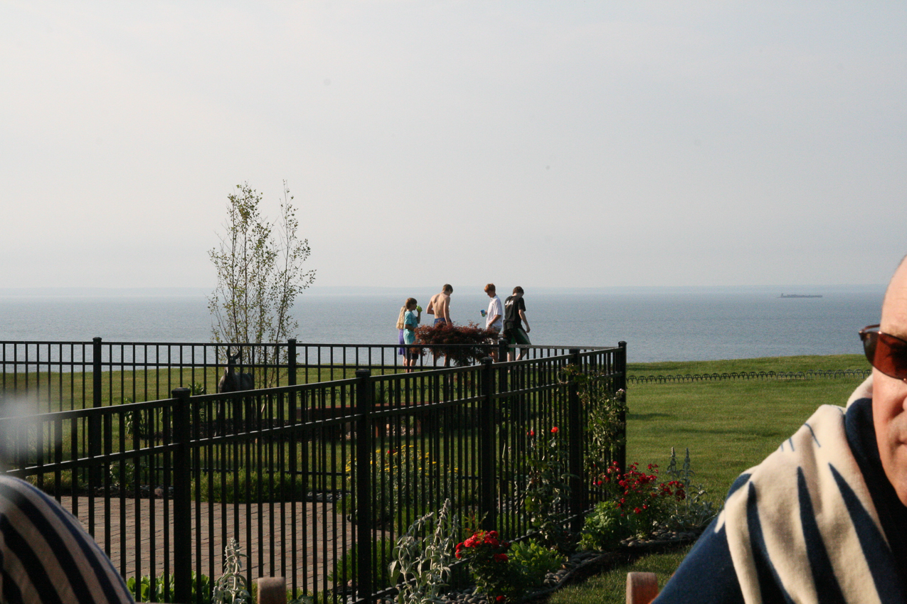 Kids at the cliff  ~~  