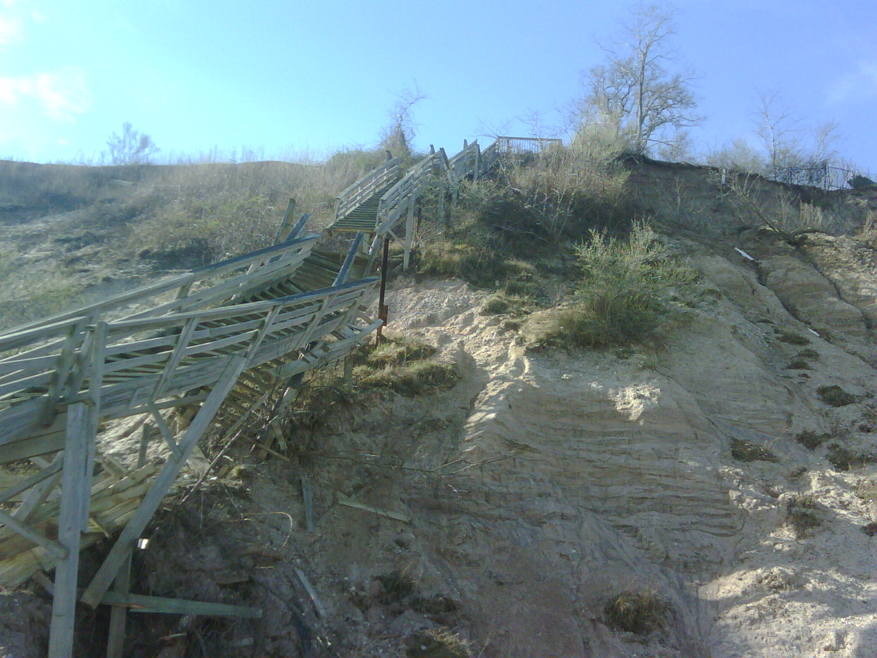 Miller Bluffs Beach Club  ~~  Huston, we have seperation!!!!