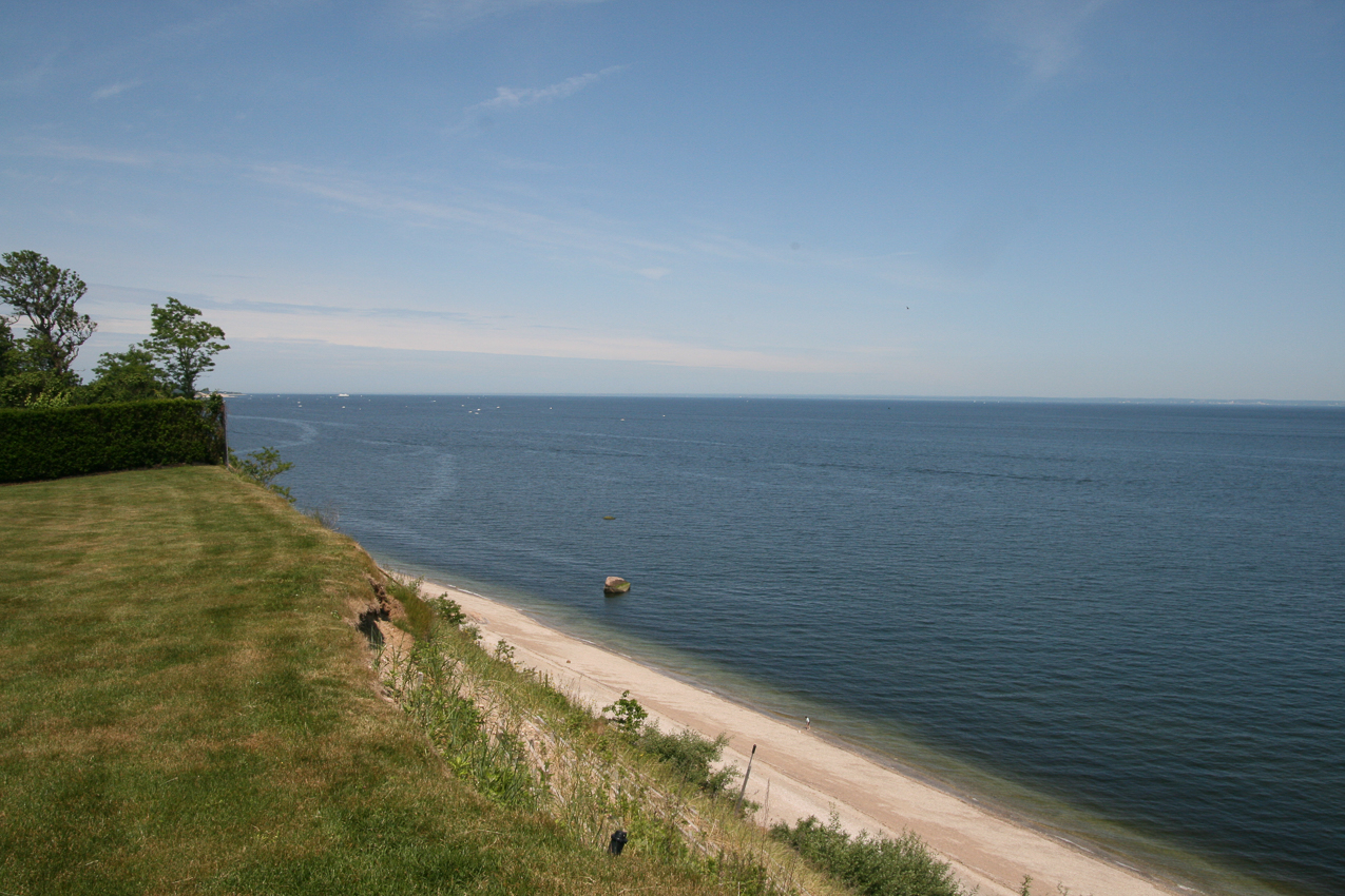 View from the neighbors back yard  ~~  our sailing playground.  you can see all 6 club marks if you know where to look?