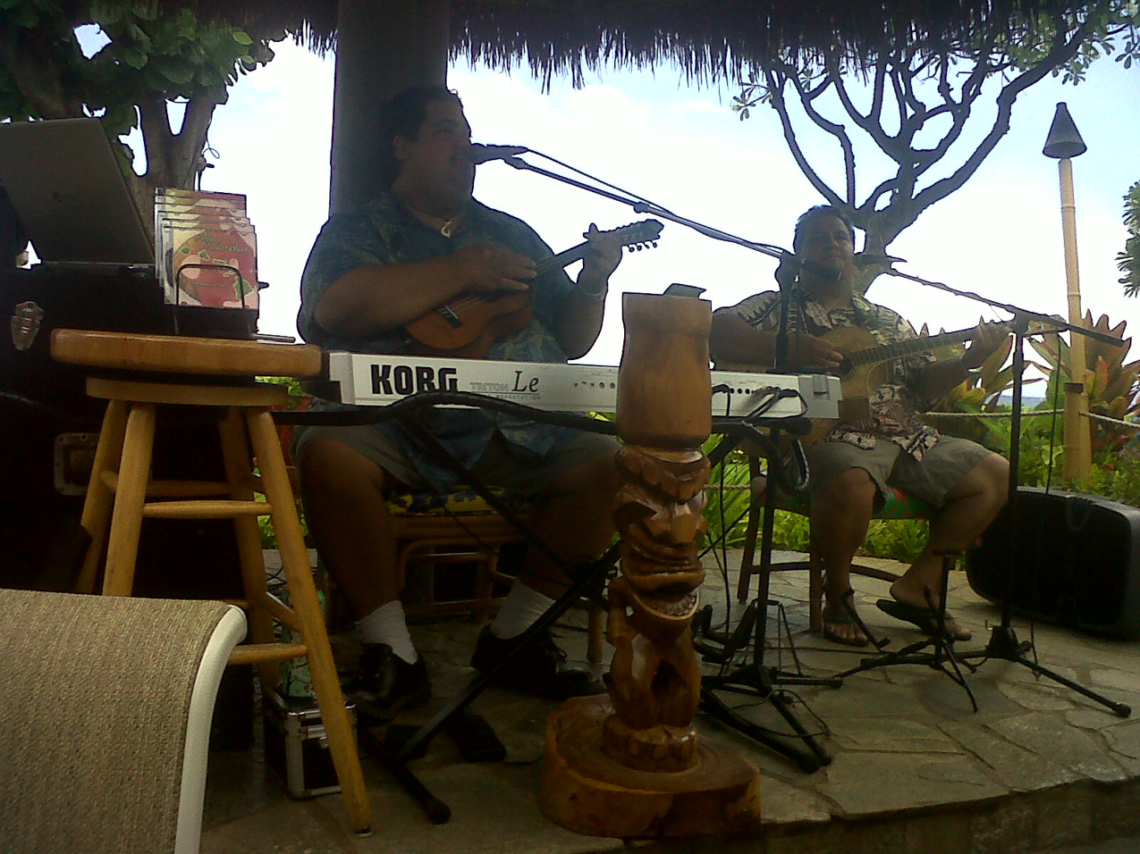 nice lunch on the beach, we got his CD  ~~  he claims now only 399,998 left to sell