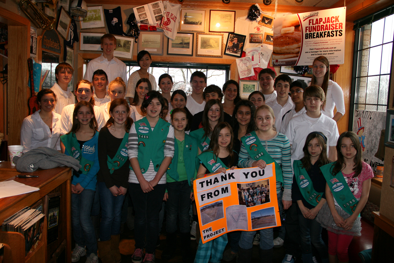 MPUFSD Honor Society and Girl Scout Troop at Applebees.  ~~  Over 200 people came out to support the troop!!!!