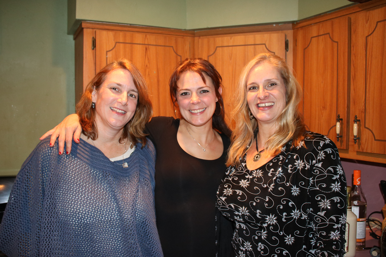 New Years at the Broome house  ~~  Tara, Christine, Gretchen