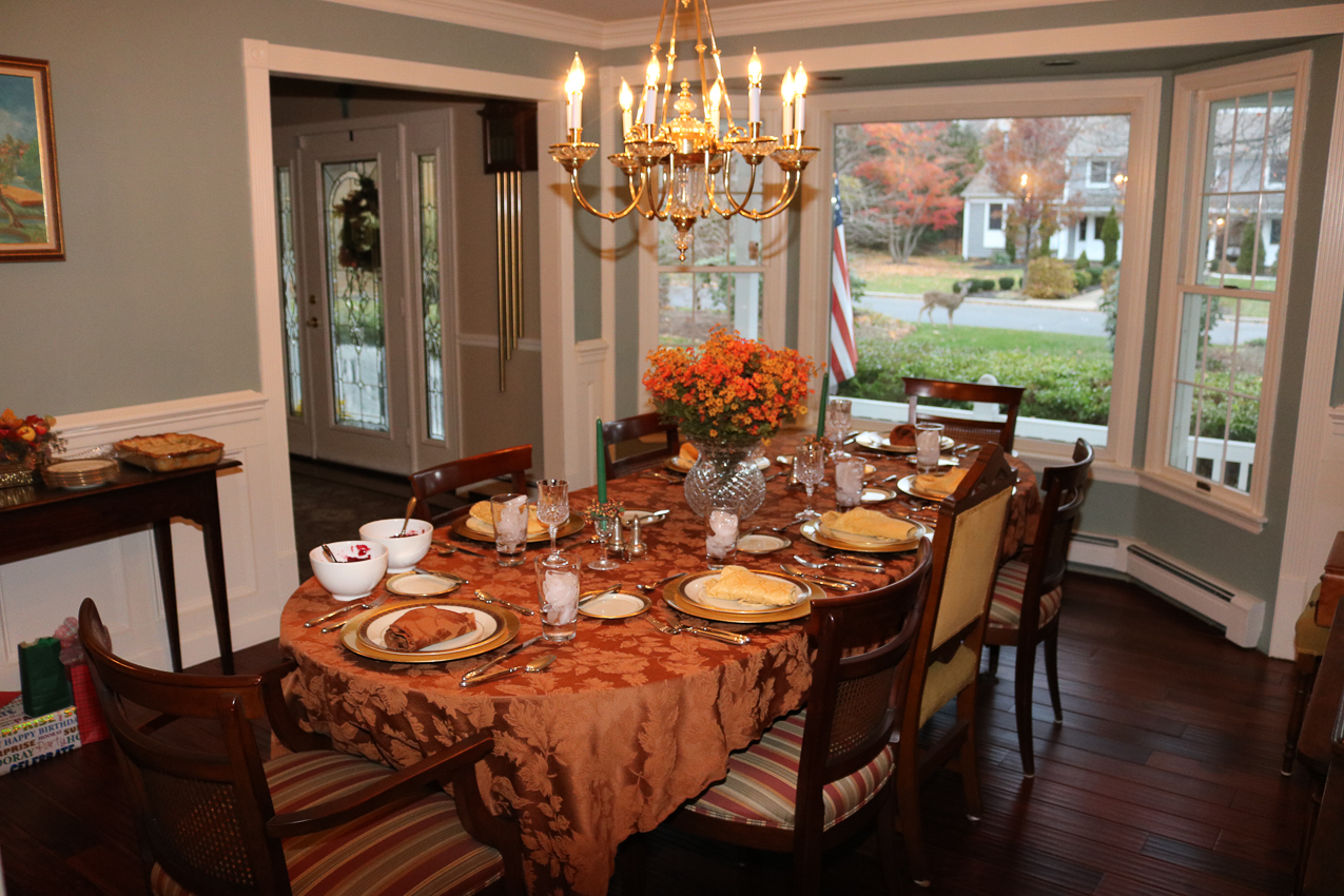 NOBODY can put a gourmet meal from start to finish like Gretchen Lynch  ~~  Mary set the table and notice our little onlooker out in the yard!!!!
