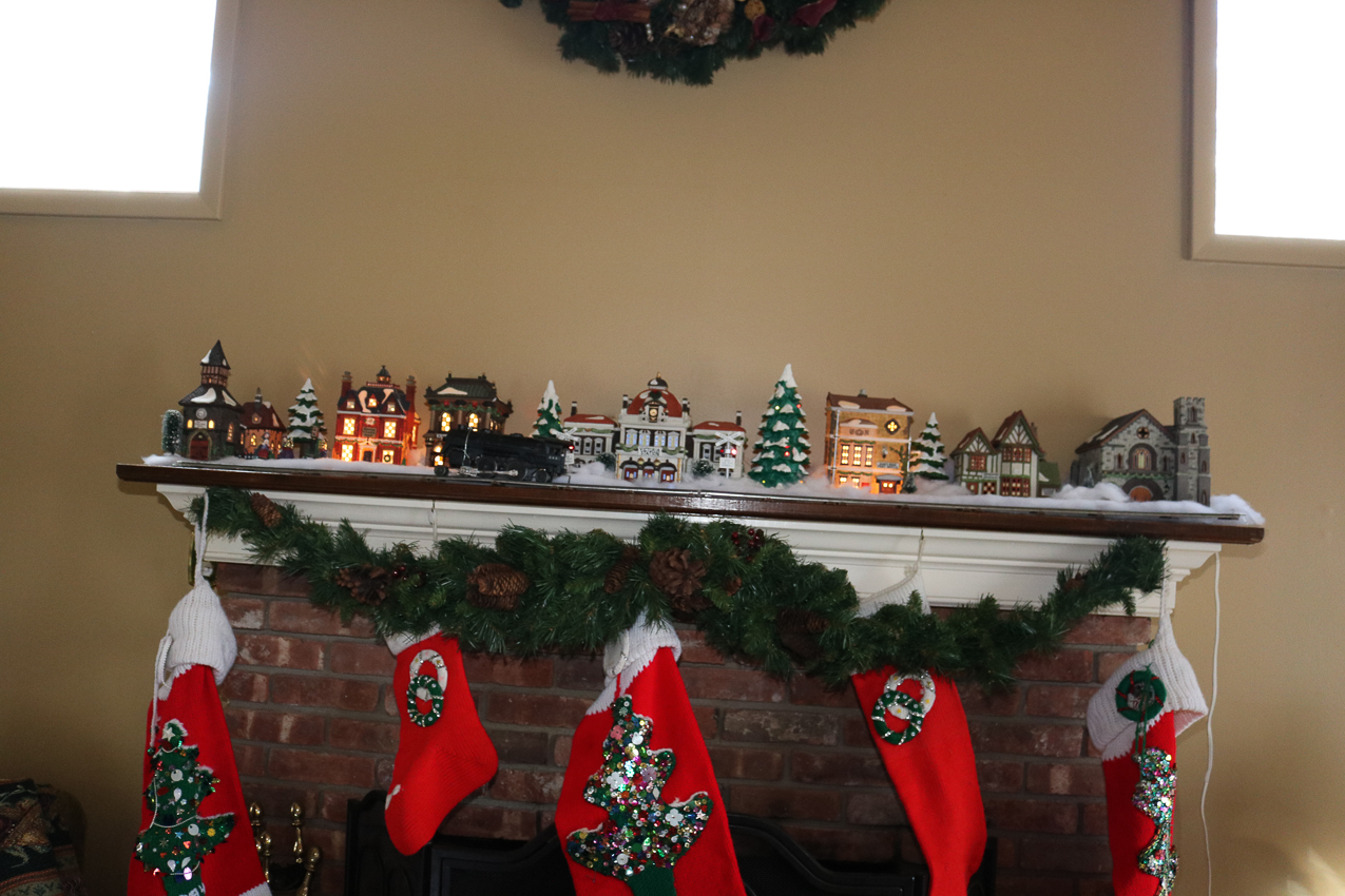 Christmas decorating at the Lynch Shack 2016  ~~  