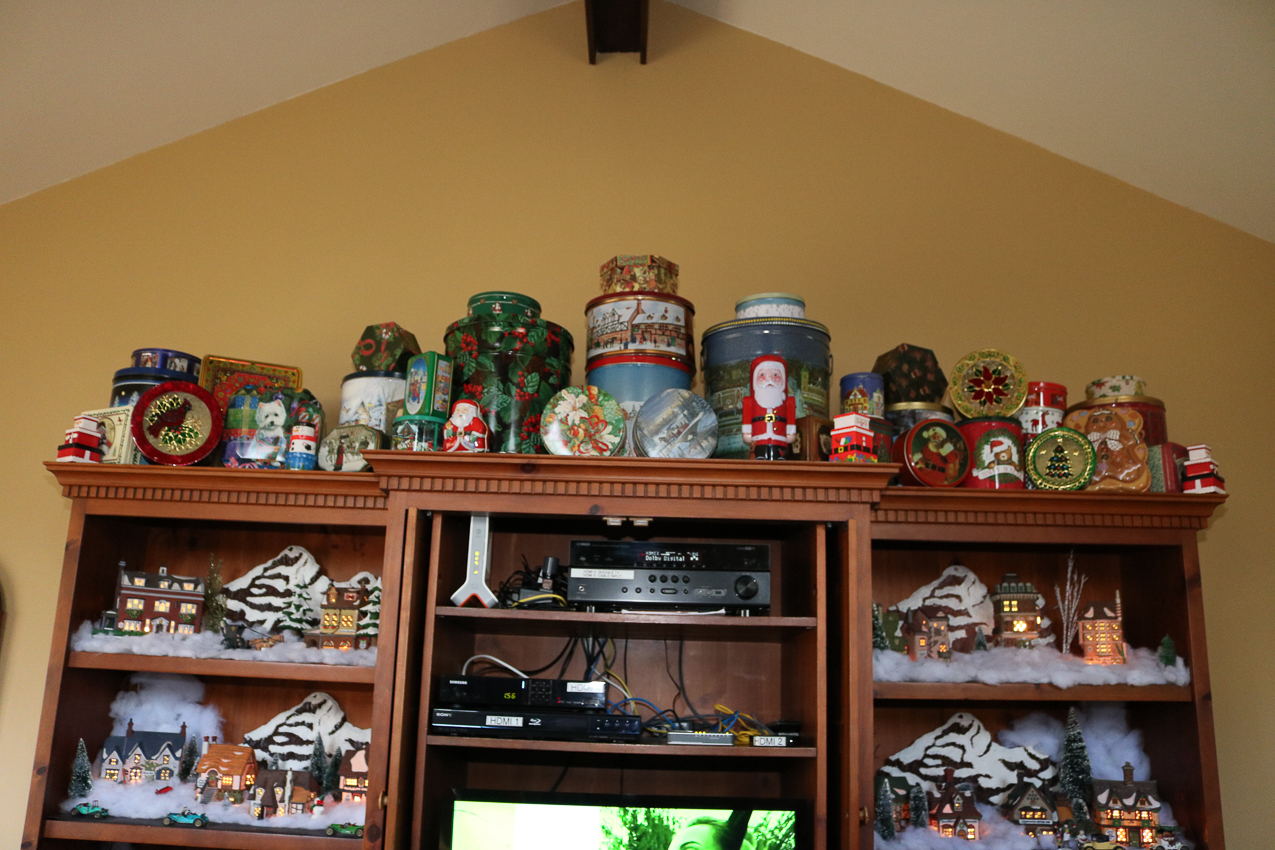 Christmas decorating at the Lynch Shack 2016  ~~  
