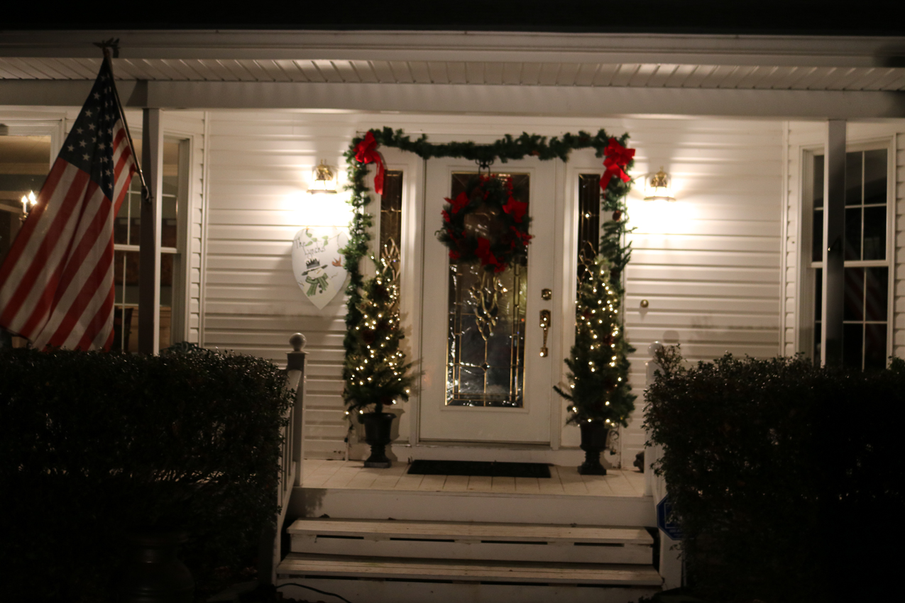 Christmas decorating at the Lynch Shack 2016  ~~  