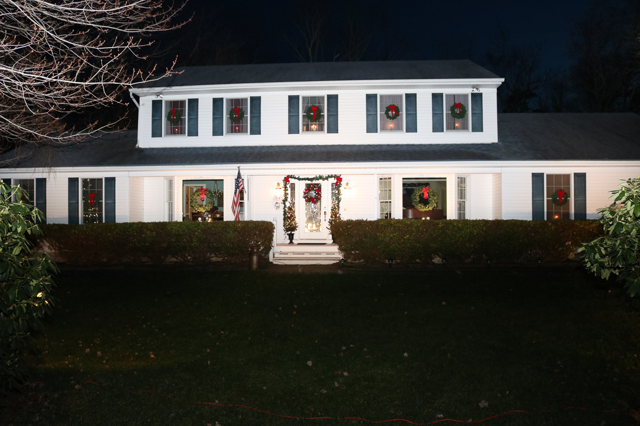 Christmas decorating at the Lynch Shack 2016  ~~  Da shack