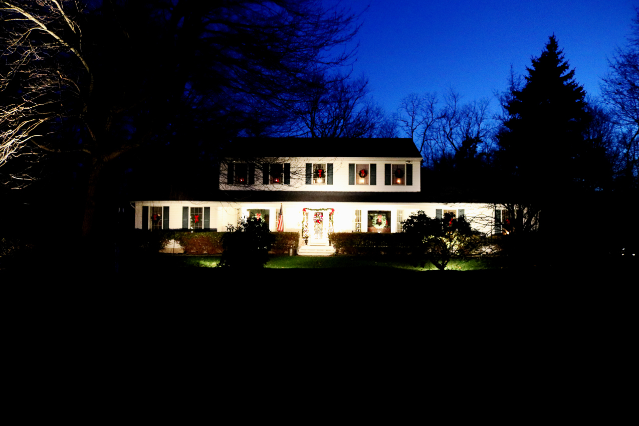 Christmas decorating at the Lynch Shack 2016  ~~  Merry Christmas from the Lynches