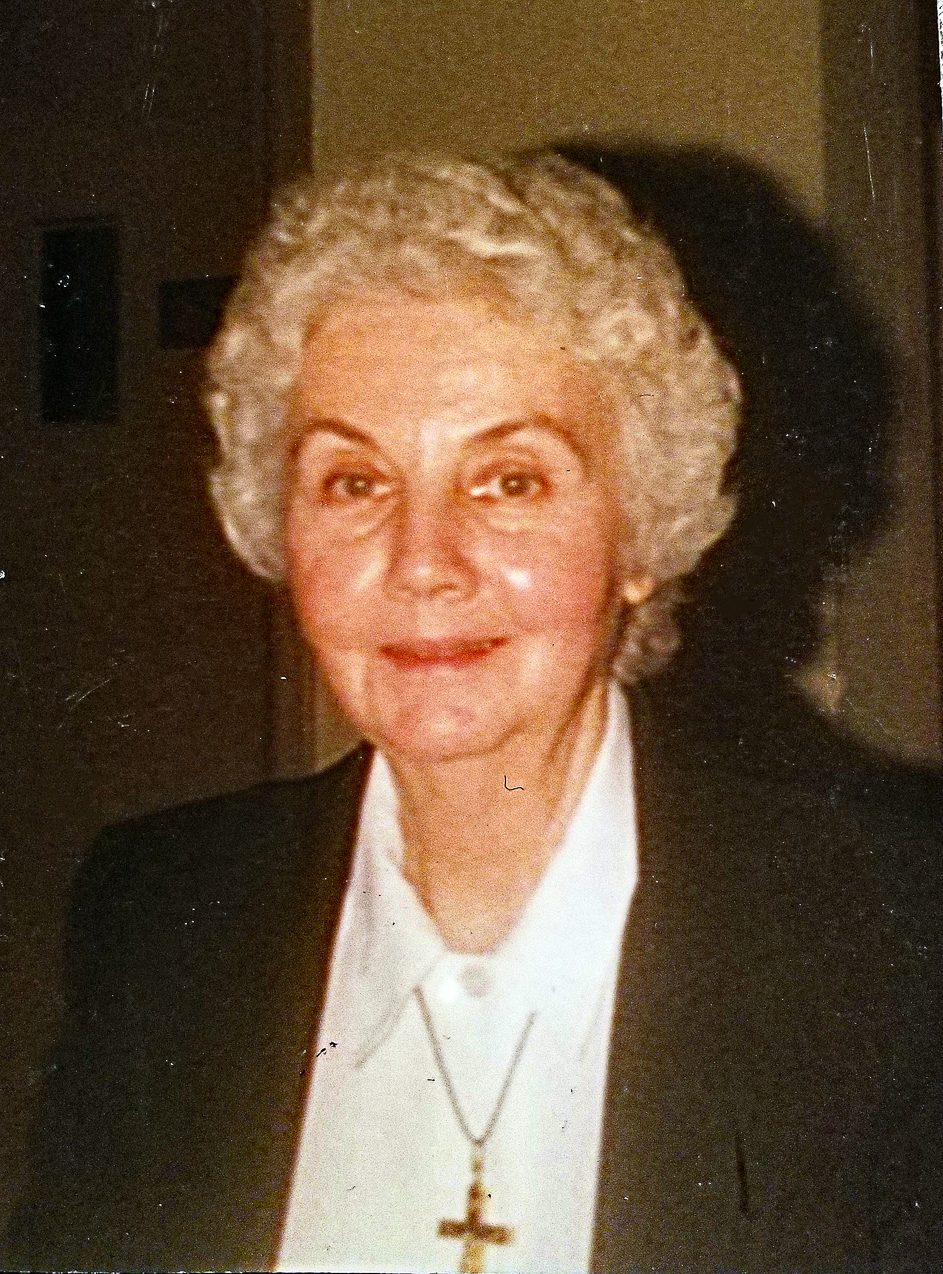 Aunt Sis likes this picture for her obit  ~~  I told her NOT for many more years.