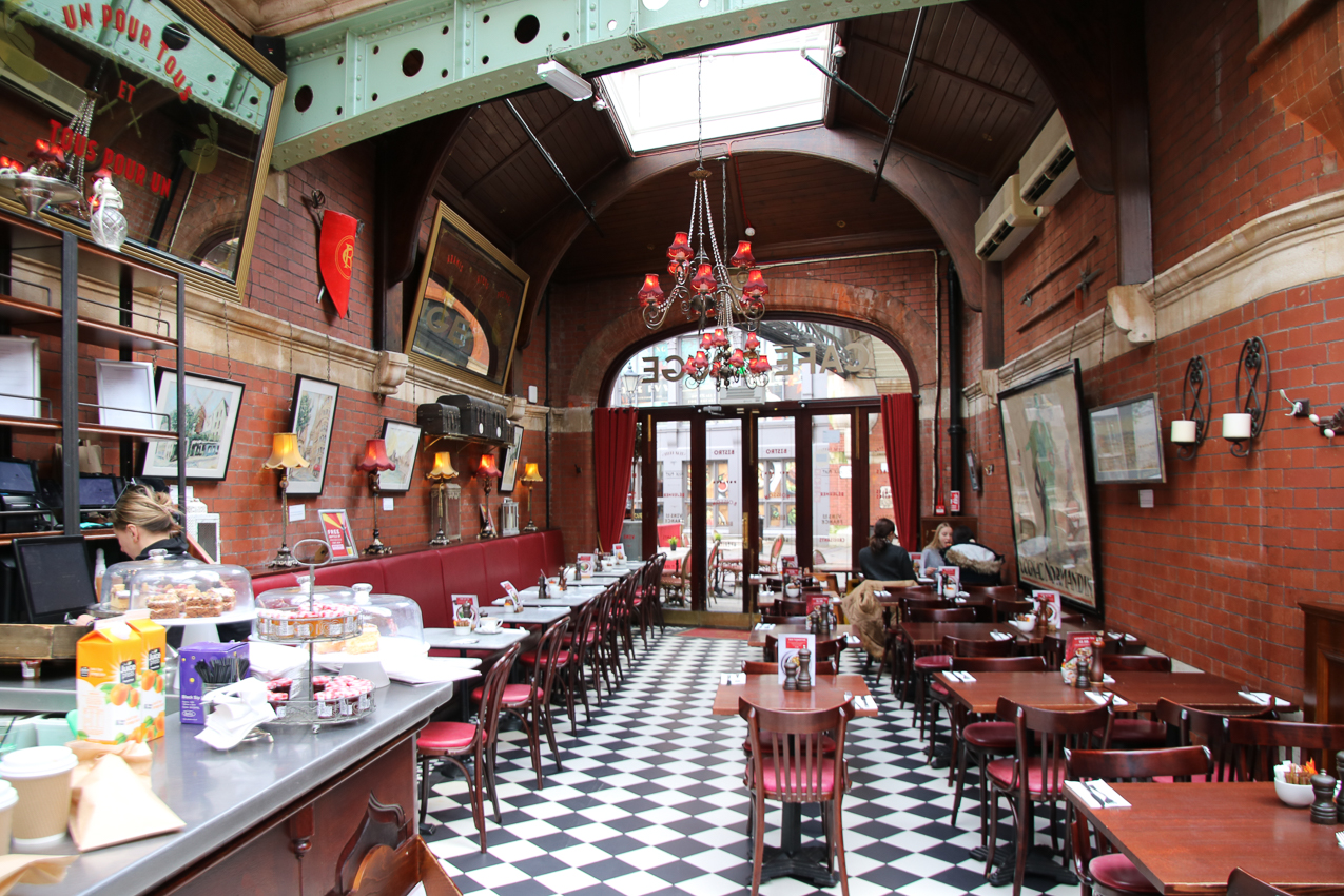   ~~  2020 Trip to London England, Stonehenge, Bath, Windsor, and Mary at Arcadia Univeristy Abroad