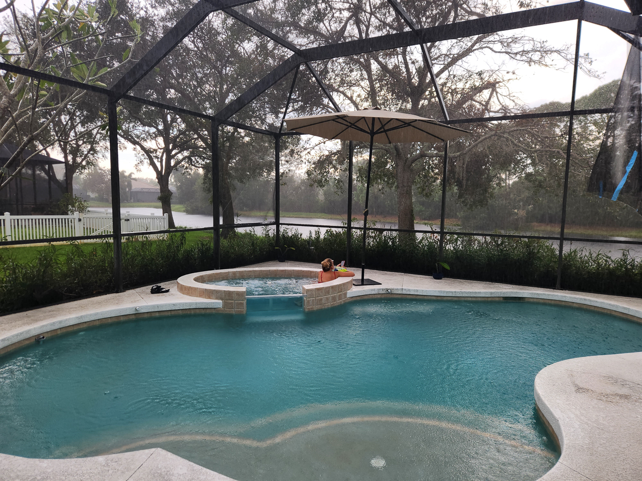 Hot Tub Gretchen IN THE RAIN!!!   ~~  