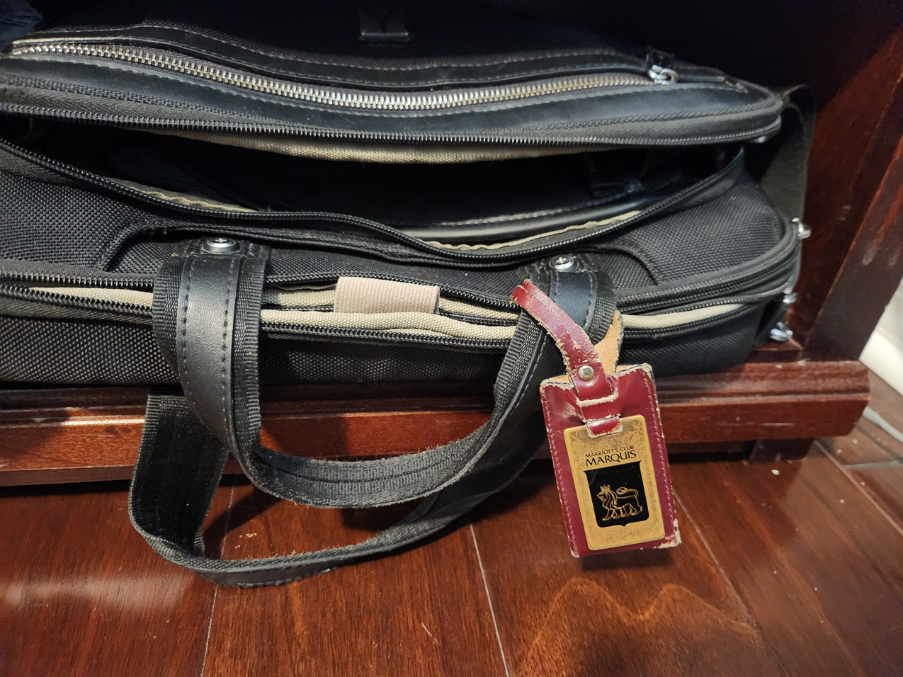 Marriott Marquis Bag Tag  ~~  