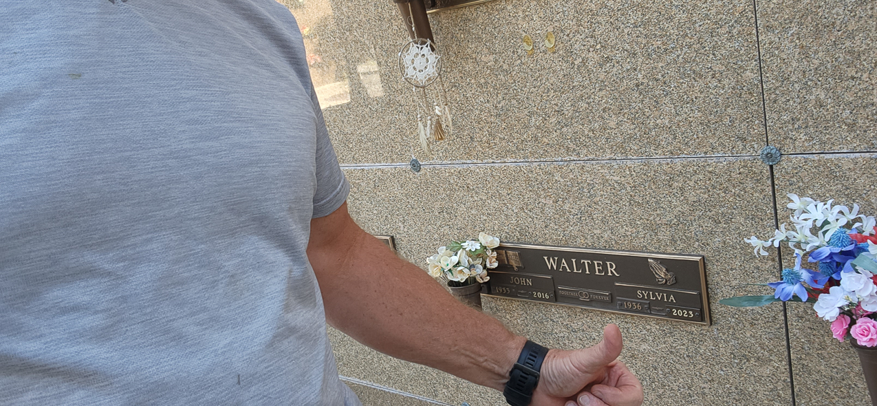 MomMom's 87 Birthday at the Condo in the Wall  ~~  