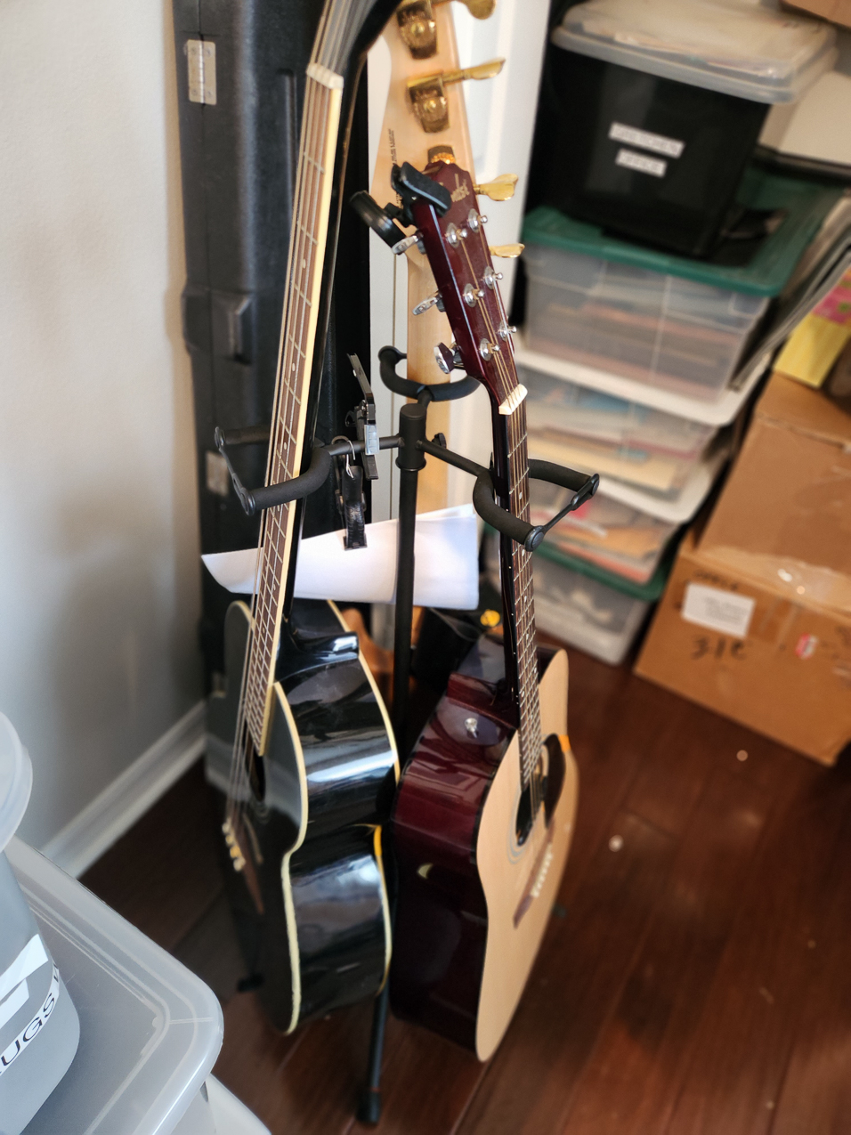 New Guitar Stand from Tampa company  ~~  