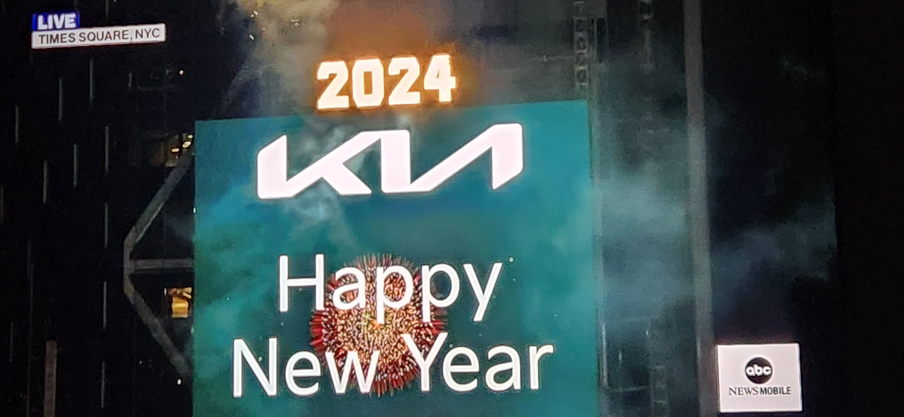 Haqppy New Year 2024 - 40 years since I met Gretchen for the 'second' time.    ~~  