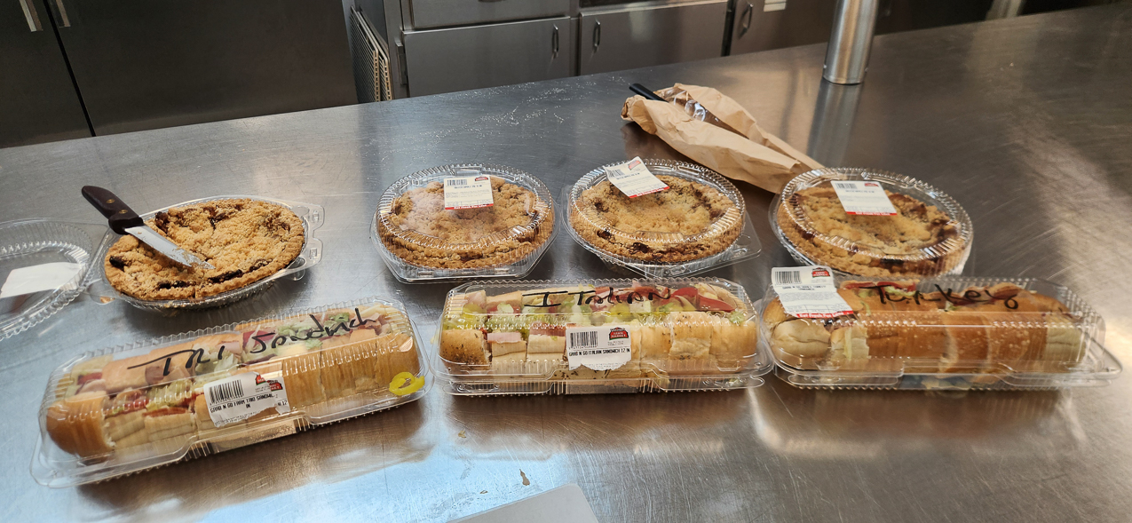 Tomy Hub Nigh Chef a la Detweilers  ~~  