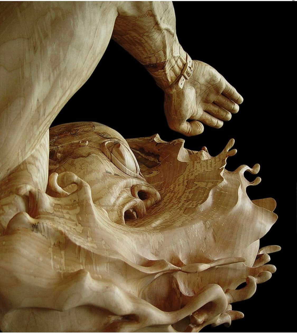 swimmer sculpture april 2022 artist at Steffrocknak.jpg  ~~  