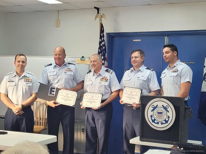 Master Chief Waters awarding the Operational Excellence to Flotilla 86 teram Glen Simmonds